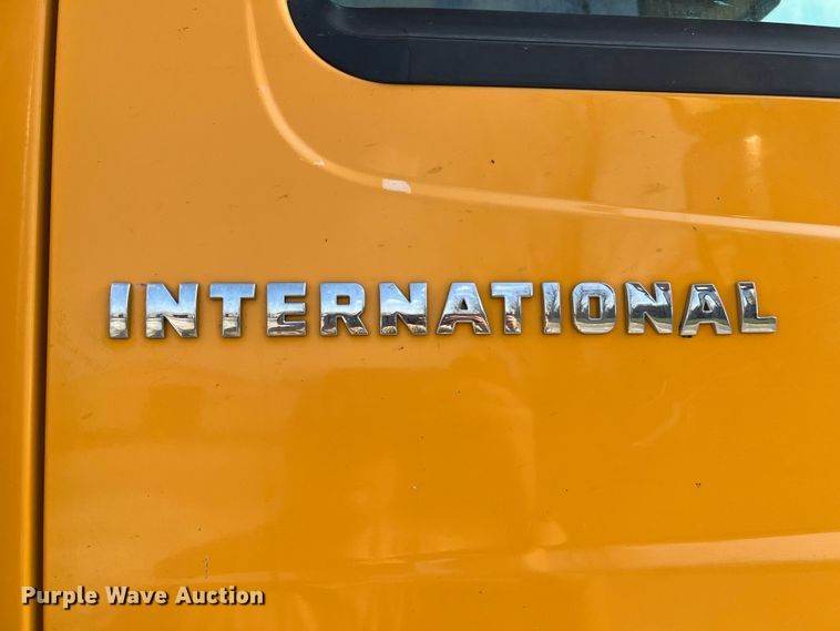 image for item LI9565 2006 International 7400 dump truck