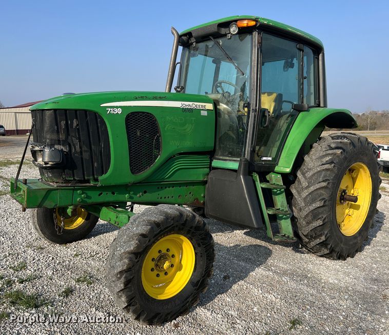 image for item LI9566 John Deere 7130  tractor