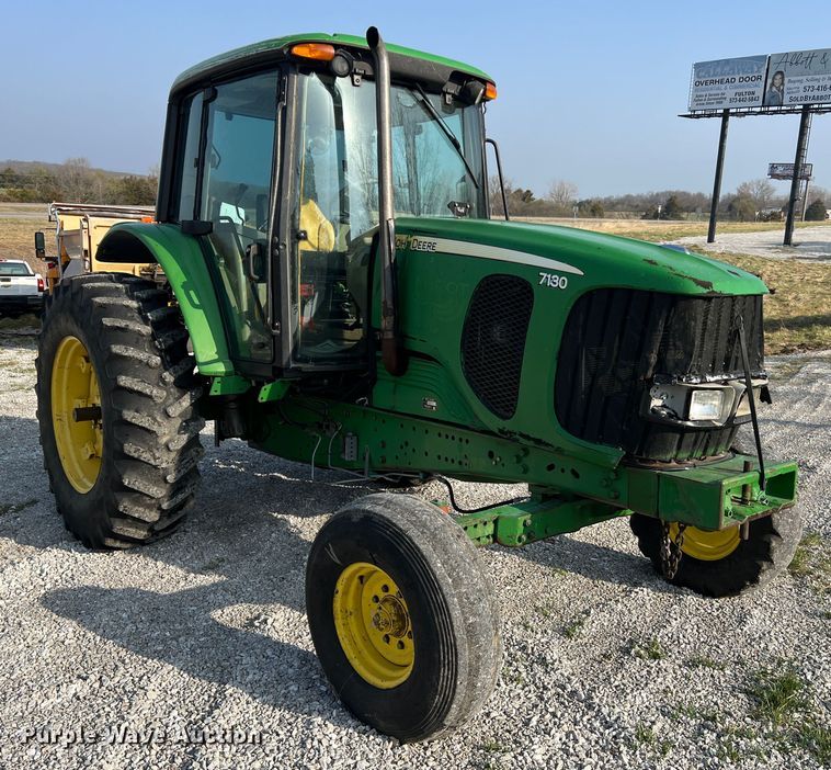 image for item LI9566 John Deere 7130  tractor