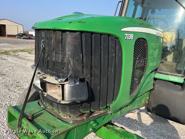 image for item LI9566 John Deere 7130  tractor