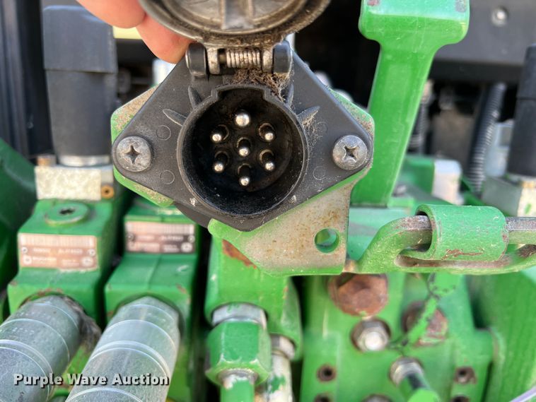 image for item LI9566 John Deere 7130  tractor