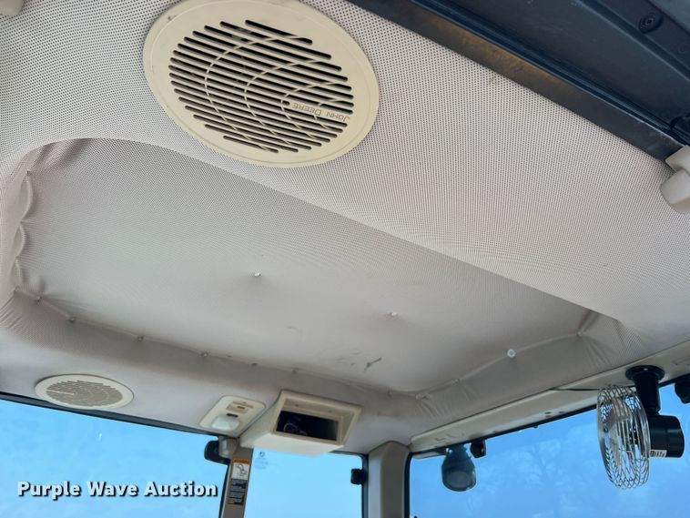 image for item LI9566 John Deere 7130  tractor