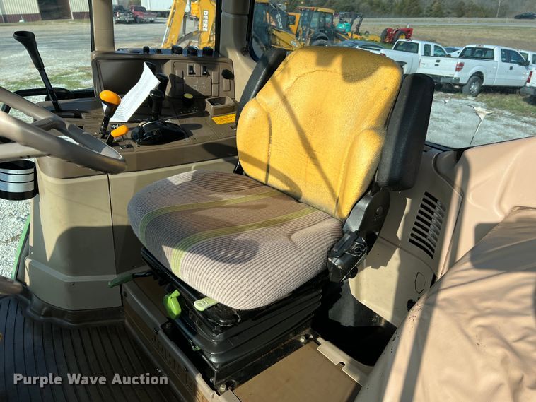 image for item LI9566 John Deere 7130  tractor