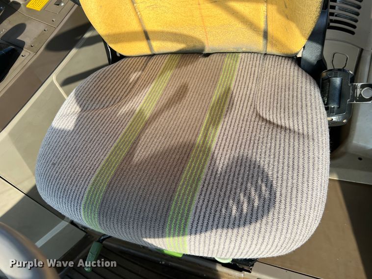 image for item LI9566 John Deere 7130  tractor