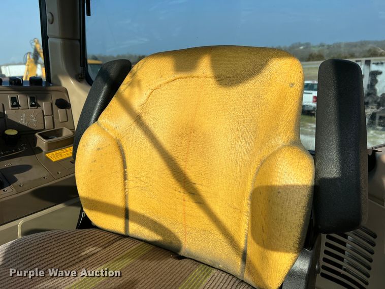 image for item LI9566 John Deere 7130  tractor