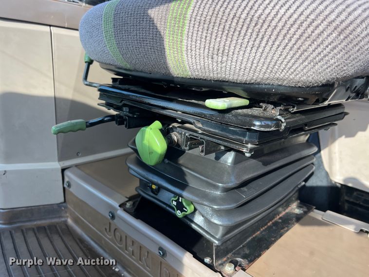 image for item LI9566 John Deere 7130  tractor