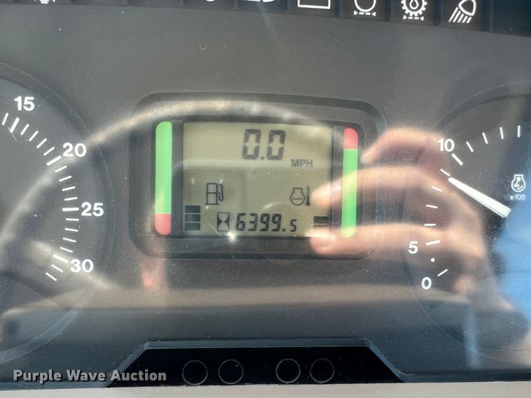 image for item LI9566 John Deere 7130  tractor