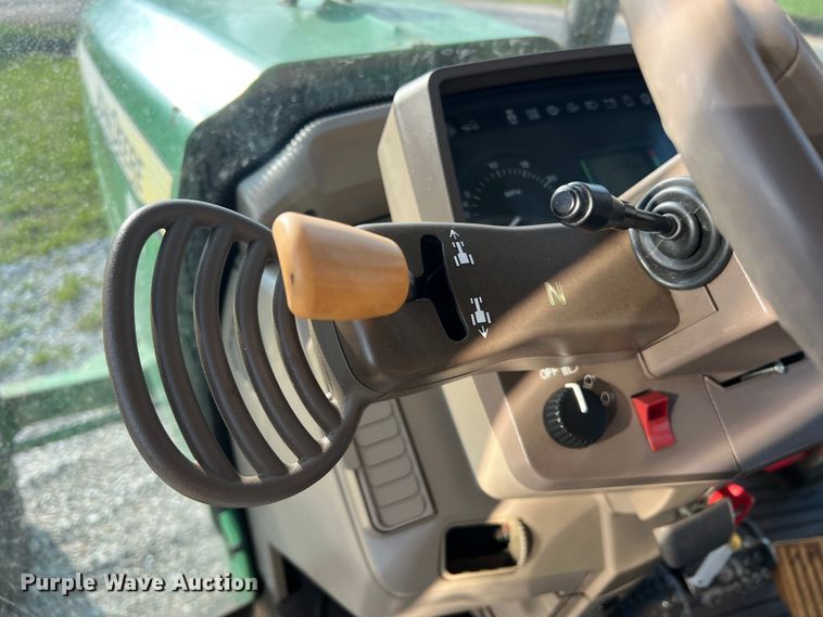 image for item LI9566 John Deere 7130  tractor