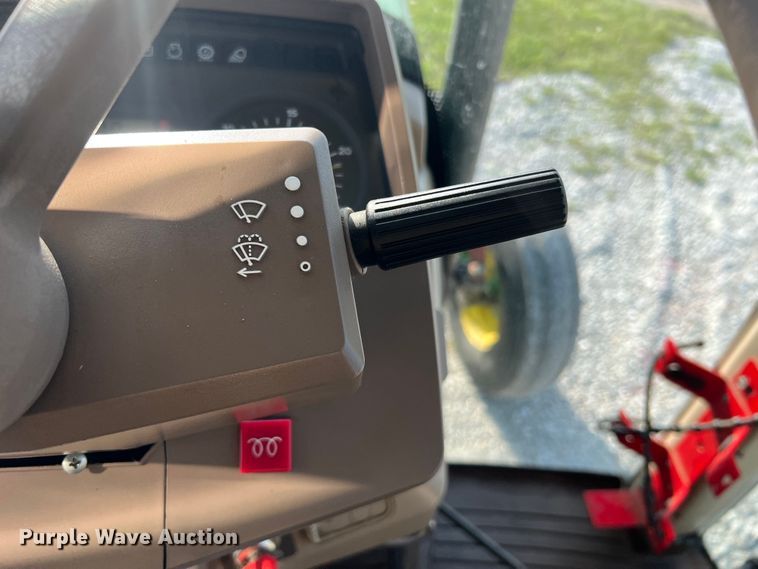 image for item LI9566 John Deere 7130  tractor