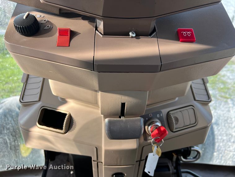 image for item LI9566 John Deere 7130  tractor