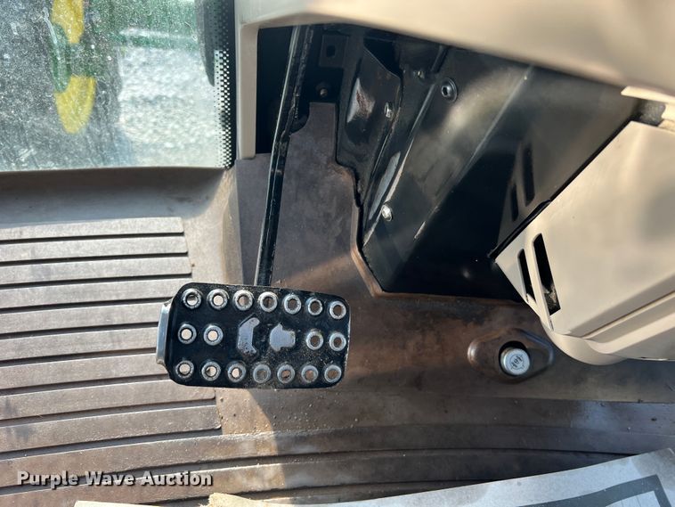 image for item LI9566 John Deere 7130  tractor