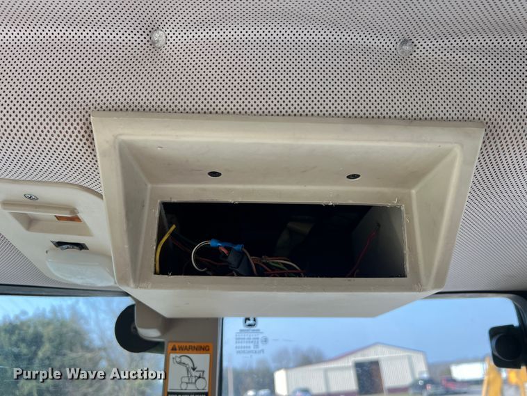 image for item LI9566 John Deere 7130  tractor