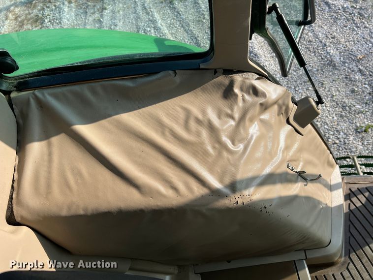 image for item LI9566 John Deere 7130  tractor