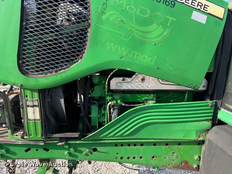 image for item LI9566 John Deere 7130  tractor