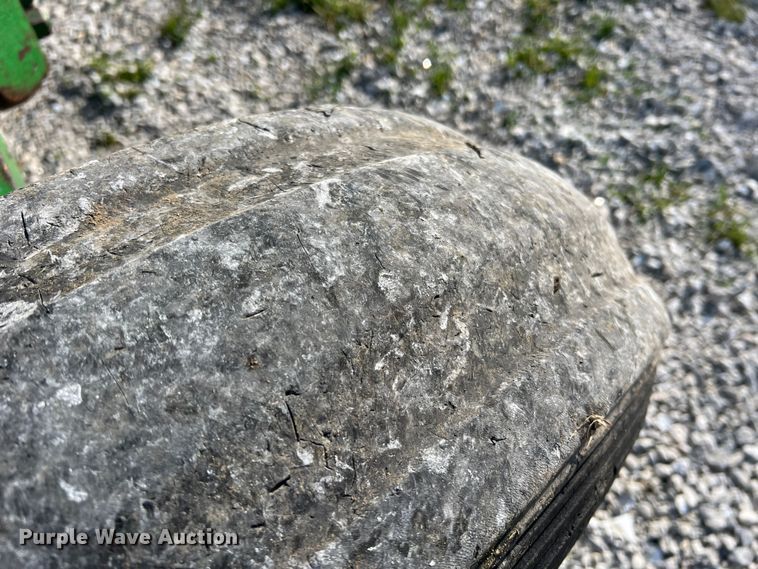 image for item LI9566 John Deere 7130  tractor