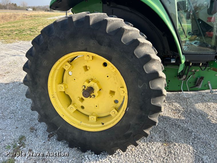 image for item LI9566 John Deere 7130  tractor