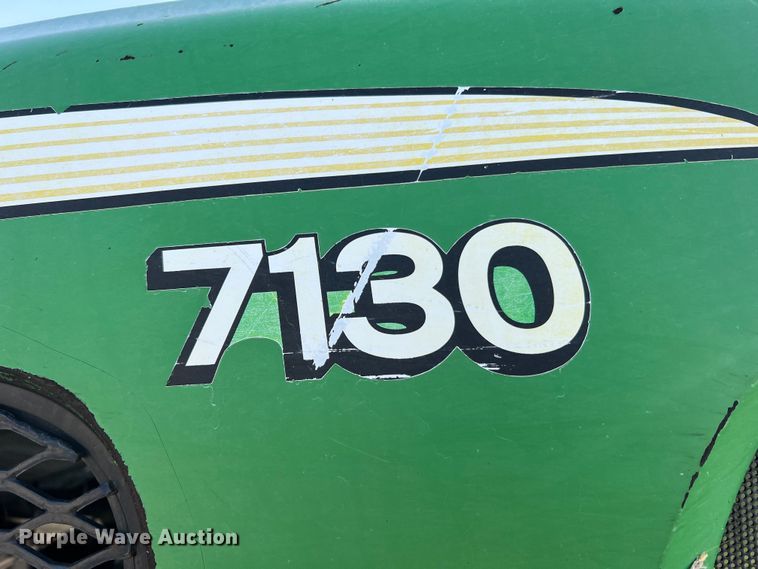 image for item LI9566 John Deere 7130  tractor