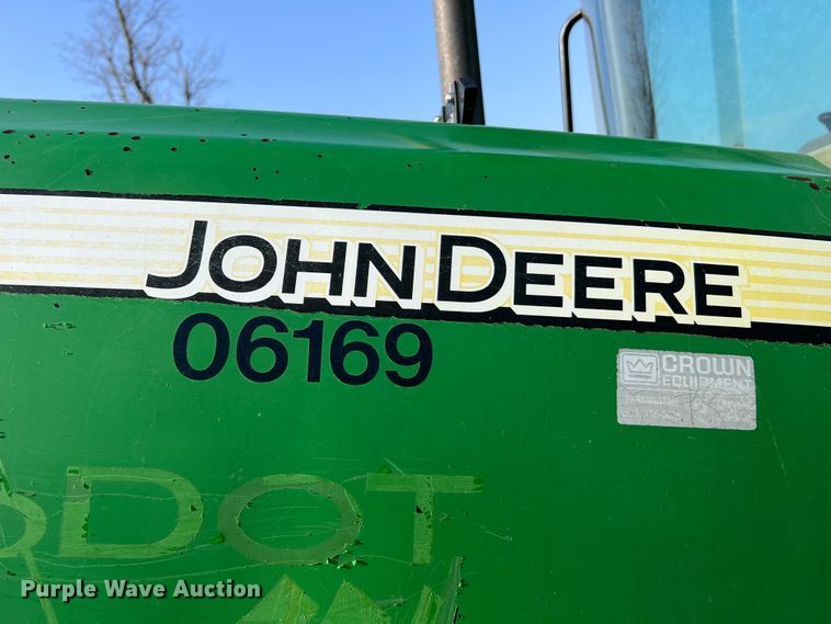 image for item LI9566 John Deere 7130  tractor