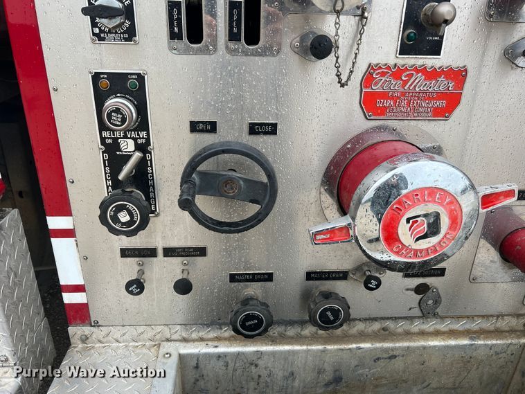 image for item LI9571 1995 Freightliner FL70  pumper fire truck