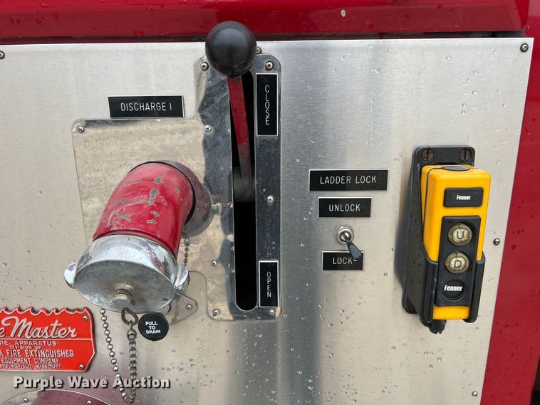 image for item LI9571 1995 Freightliner FL70  pumper fire truck