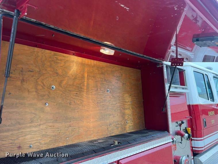 image for item LI9571 1995 Freightliner FL70  pumper fire truck