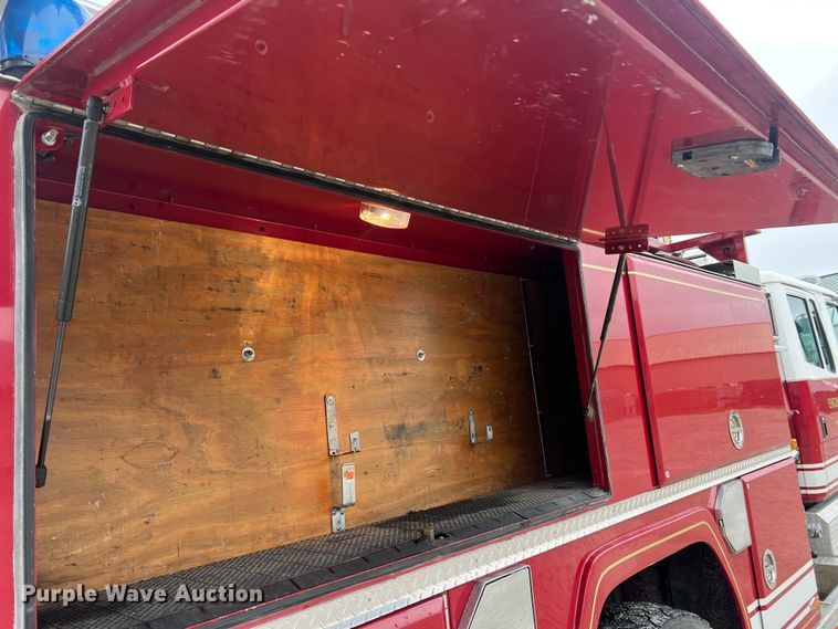 image for item LI9571 1995 Freightliner FL70  pumper fire truck