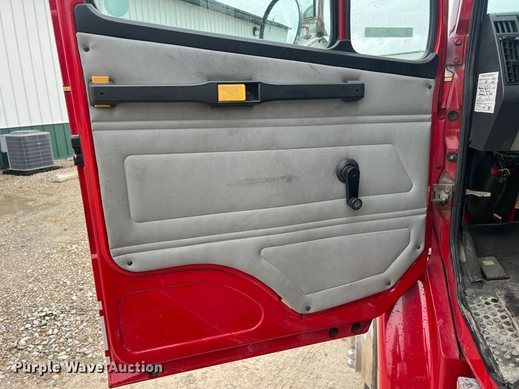 image for item LI9571 1995 Freightliner FL70  pumper fire truck