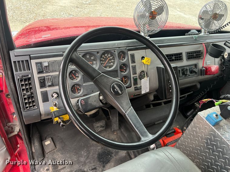 image for item LI9571 1995 Freightliner FL70  pumper fire truck