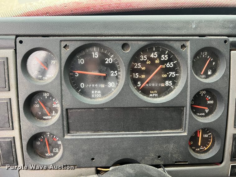 image for item LI9571 1995 Freightliner FL70  pumper fire truck