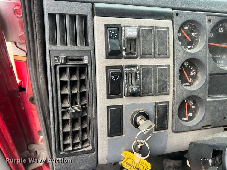 image for item LI9571 1995 Freightliner FL70  pumper fire truck