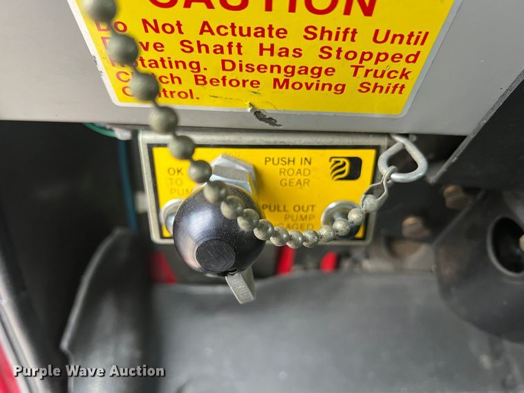 image for item LI9571 1995 Freightliner FL70  pumper fire truck