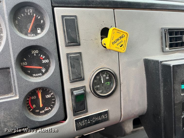 image for item LI9571 1995 Freightliner FL70  pumper fire truck