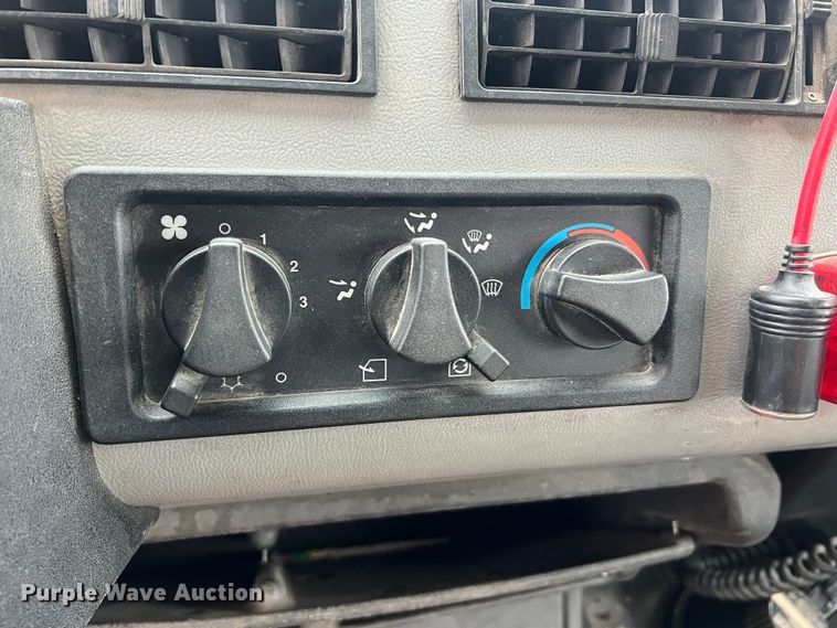 image for item LI9571 1995 Freightliner FL70  pumper fire truck