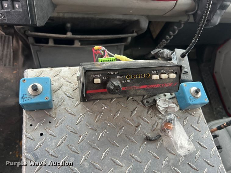 image for item LI9571 1995 Freightliner FL70  pumper fire truck