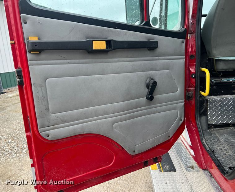 image for item LI9571 1995 Freightliner FL70  pumper fire truck