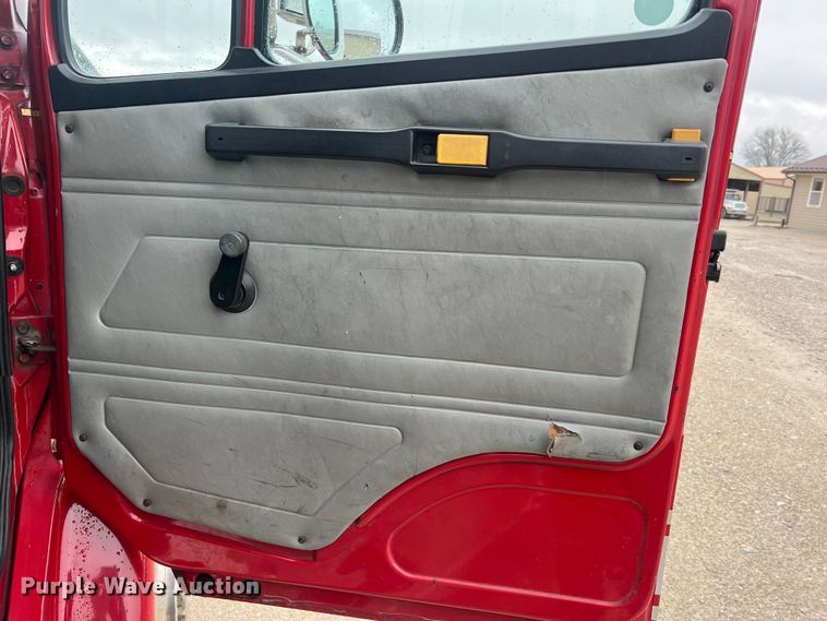 image for item LI9571 1995 Freightliner FL70  pumper fire truck