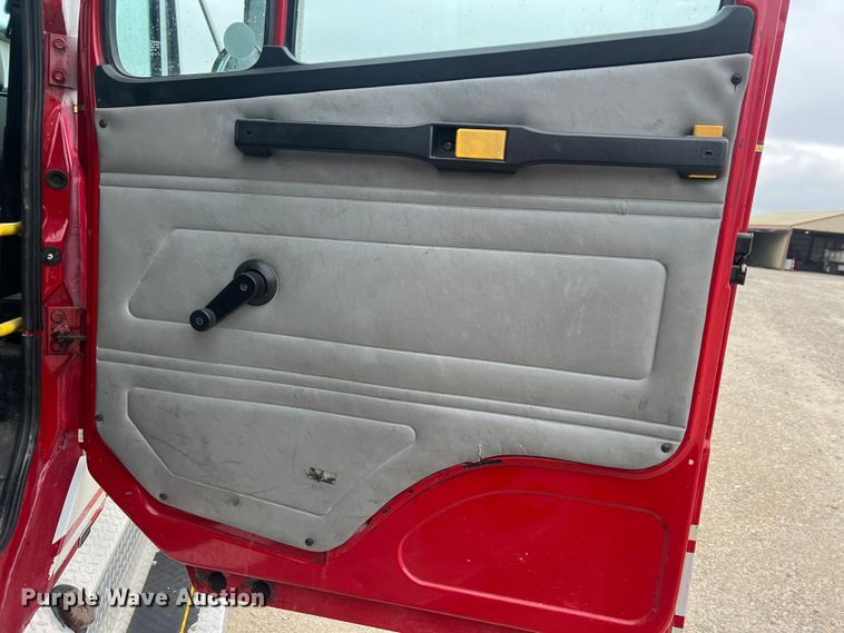 image for item LI9571 1995 Freightliner FL70  pumper fire truck