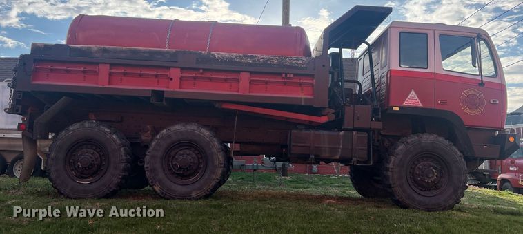 image for item LI9583 1999 Stewart & Stevenson MTV M-1090  dump truck