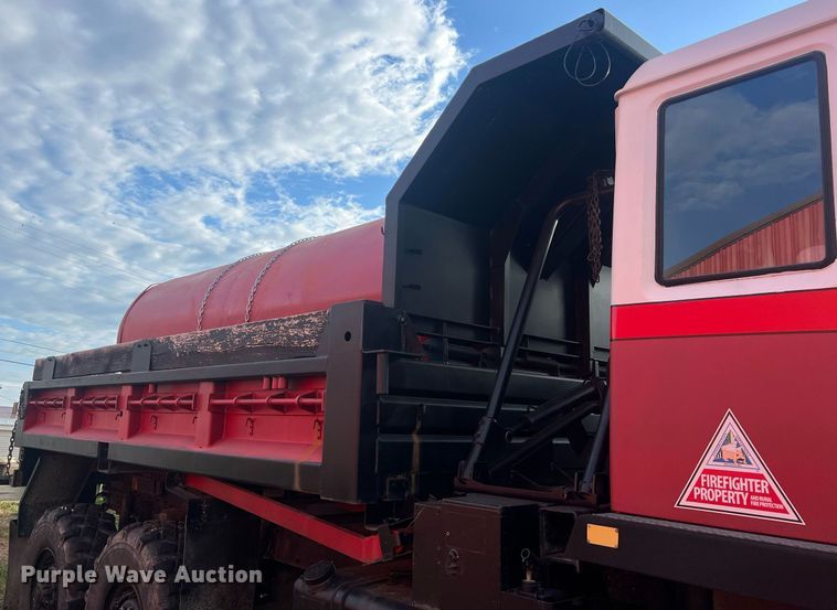 image for item LI9583 1999 Stewart & Stevenson MTV M-1090  dump truck