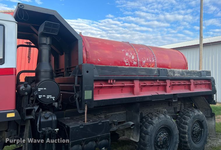 image for item LI9583 1999 Stewart & Stevenson MTV M-1090  dump truck