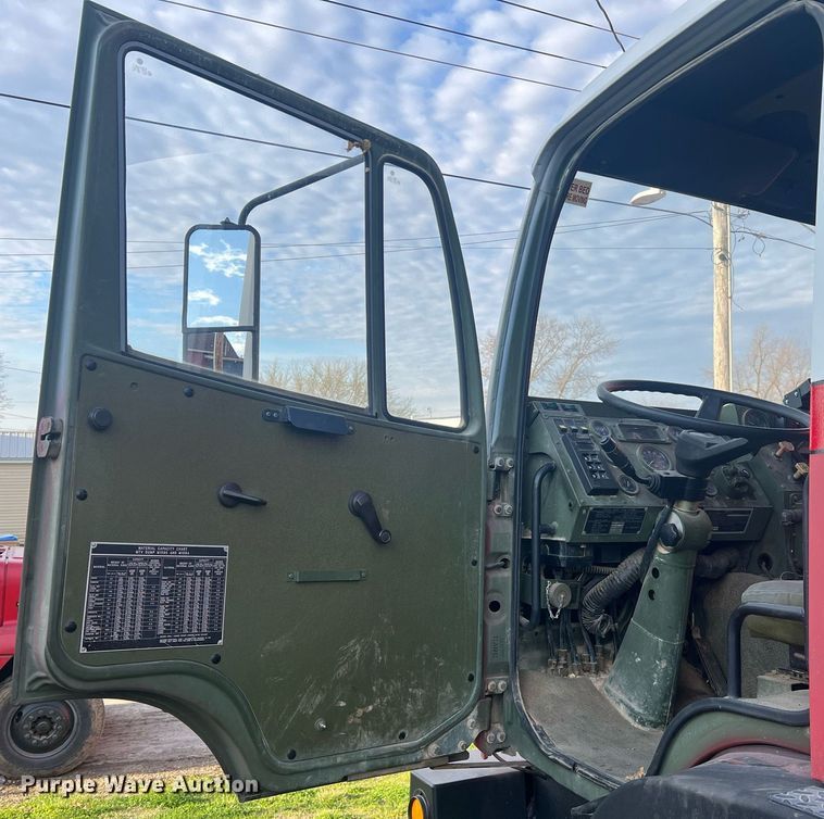 image for item LI9583 1999 Stewart & Stevenson MTV M-1090  dump truck