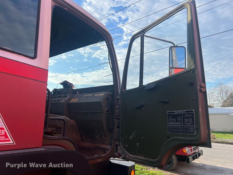 image for item LI9583 1999 Stewart & Stevenson MTV M-1090  dump truck