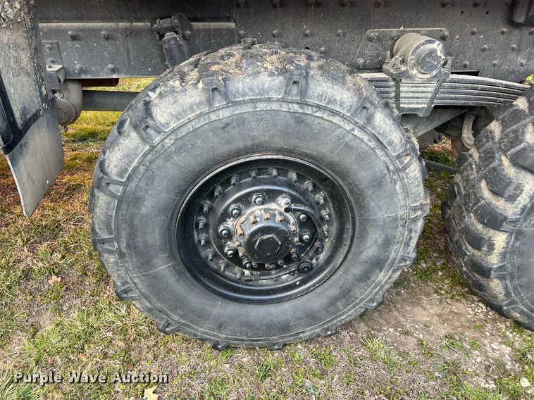 image for item LI9583 1999 Stewart & Stevenson MTV M-1090  dump truck