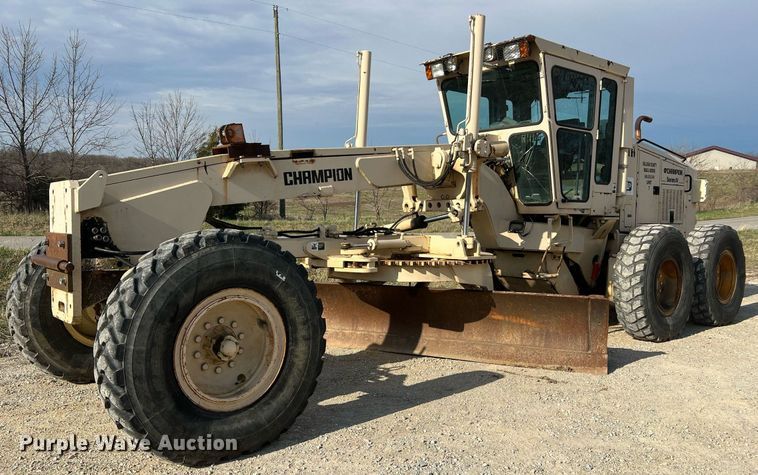 image for item LI9586 1997 Champion 710A Series IV  motor grader