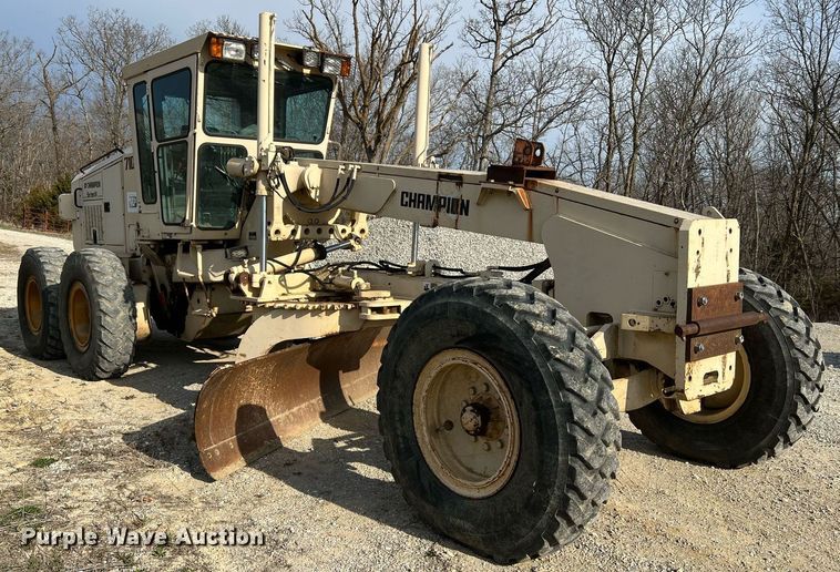 image for item LI9586 1997 Champion 710A Series IV  motor grader