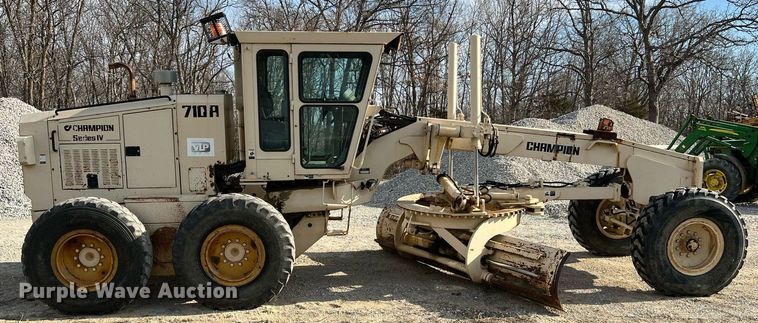 image for item LI9586 1997 Champion 710A Series IV  motor grader