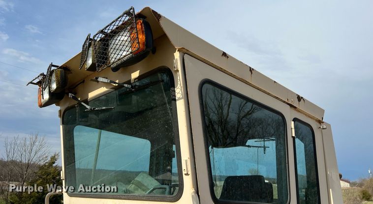 image for item LI9586 1997 Champion 710A Series IV  motor grader