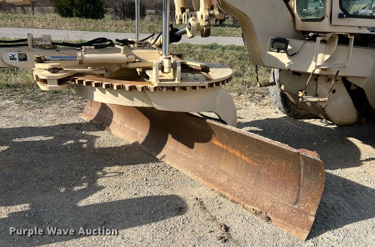 image for item LI9586 1997 Champion 710A Series IV  motor grader