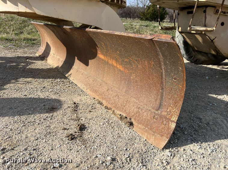 image for item LI9586 1997 Champion 710A Series IV  motor grader