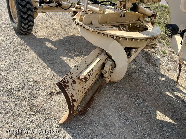 image for item LI9586 1997 Champion 710A Series IV  motor grader